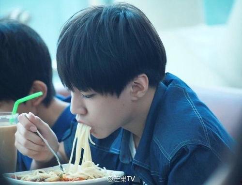 娱乐吃瓜蜀黍王俊凯微博,揭秘娱乐圈幕后故事！”